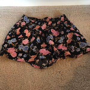 Flowy shorts with floral print